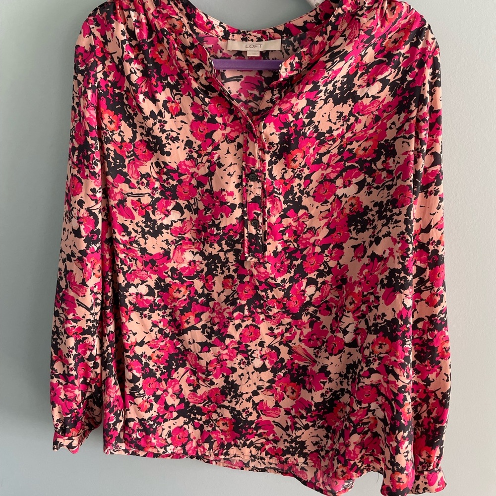 💐🐰🐣LOFT floral blouse. Perfect for Easter!